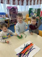 Friendship bracelets in Junior Infants